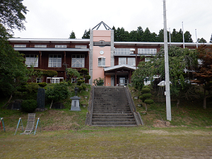 写真：旧二升石小学校の校舎外観