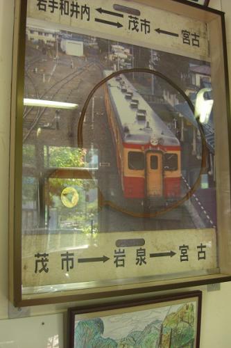 76056