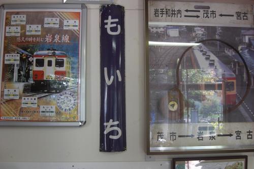 76057
