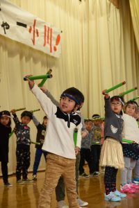 こがわこども園園児の元気な遊戯